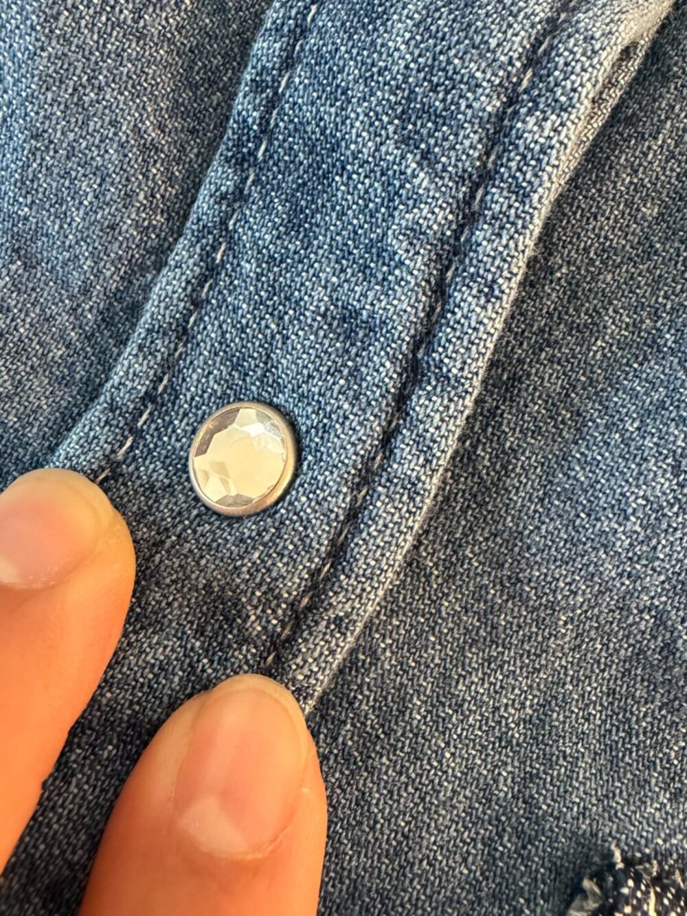 Levi's Women's Western Denim Snap Shirt Blue Pearl Snap 100% Cotton Size M - Picture 2 of 5